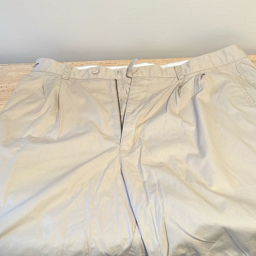 Greg Norman golf shorts size 40